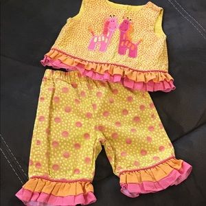 2-Piece capris. set .Size for 4T
